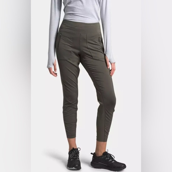 The North Face Women’s Paramount Hybrid high-rise tight. Size Medium New Taupe - Picture 1 of 10